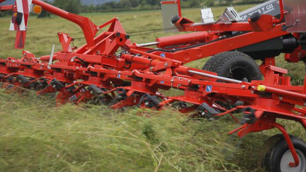 Obračalnik vlečen KUHN GF 7802 T GII